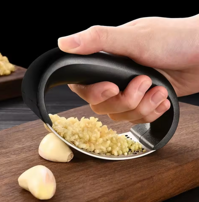 Garlic crusher
